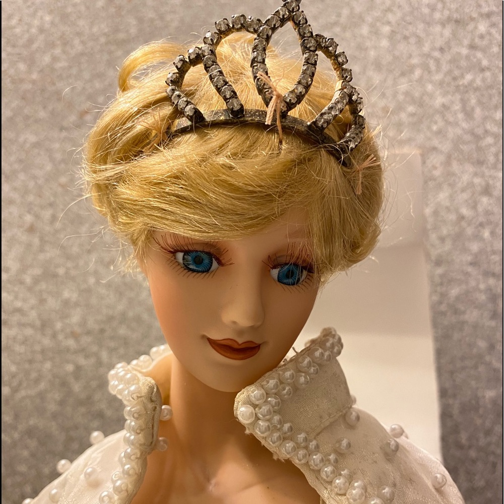 COLLECTABLE Doll Princess Diana Keepsakes